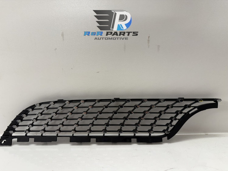 Grille inzet stuk rechts boven - Mercedes A-Klasse (177) - OEM: A1778883800
