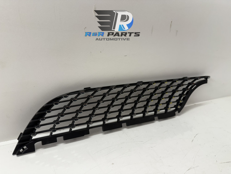 Grille inzet stuk rechts boven - Mercedes A-Klasse (177) - OEM: A1778883800
