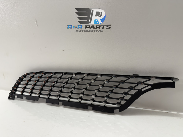 Grille inzet stuk rechts boven - Mercedes A-Klasse (177) - OEM: A1778883800