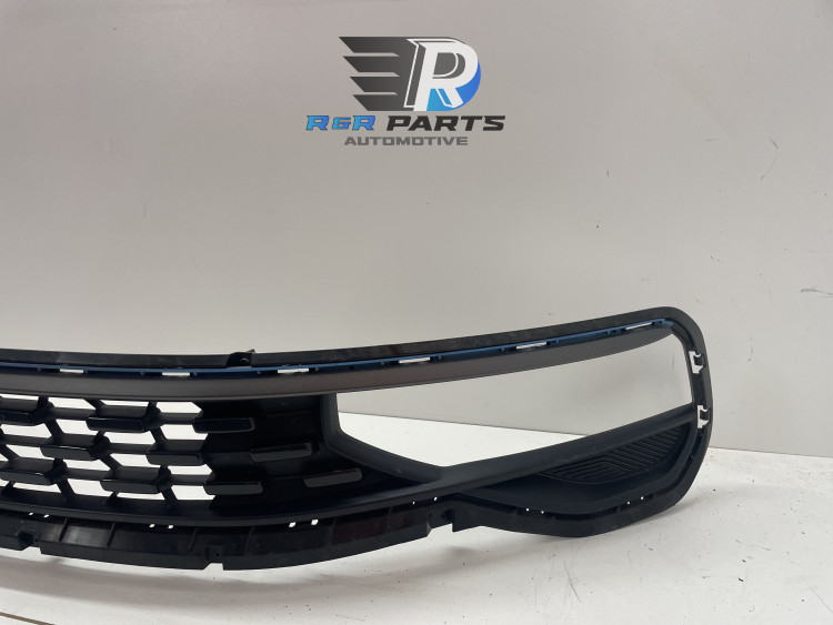 Grille - Zwart / Blauw - (Lynk&Co 01) - OEM: 8890497340