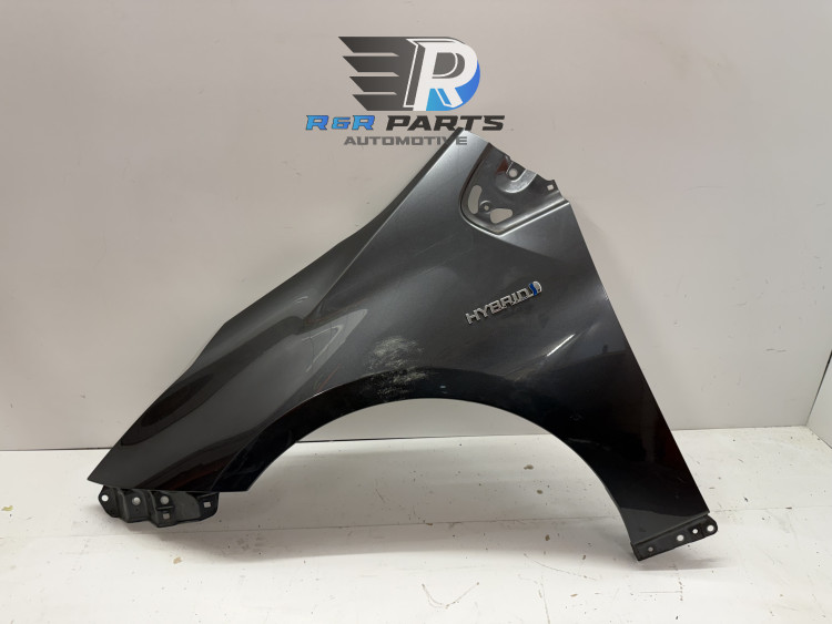 Voorscherm links - Toyota Prius (ZVW5) - OEM: 5380247110