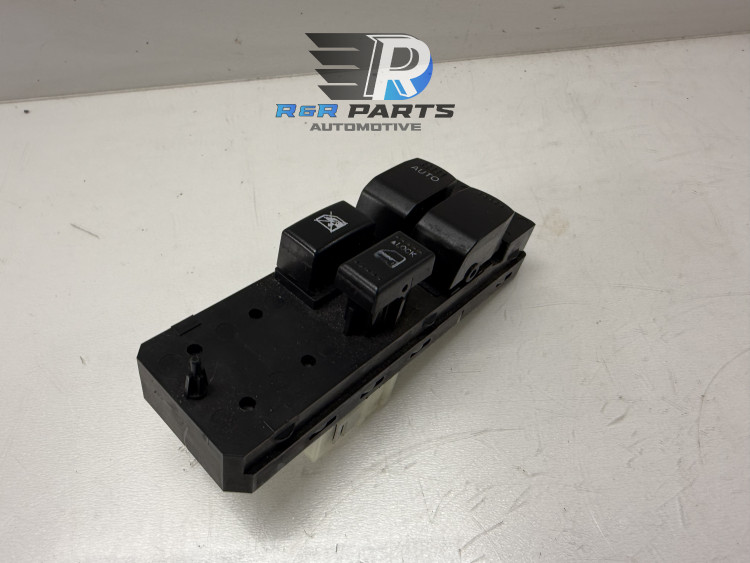 Raamschakelaar - Links voor - Suzuki Swift III - OEM: 3799062J10