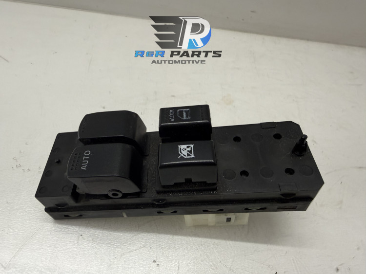 Raamschakelaar - Links voor - Suzuki Swift III - OEM: 3799062J10