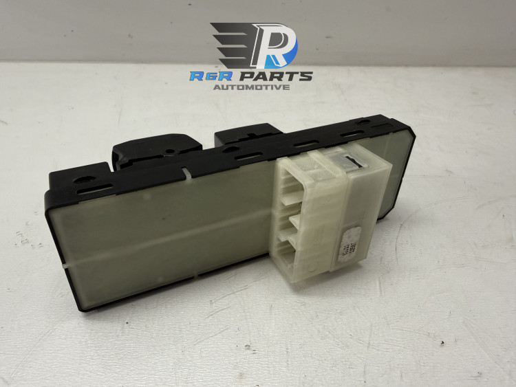 Raamschakelaar - Links voor - Suzuki Swift III - OEM: 3799062J10