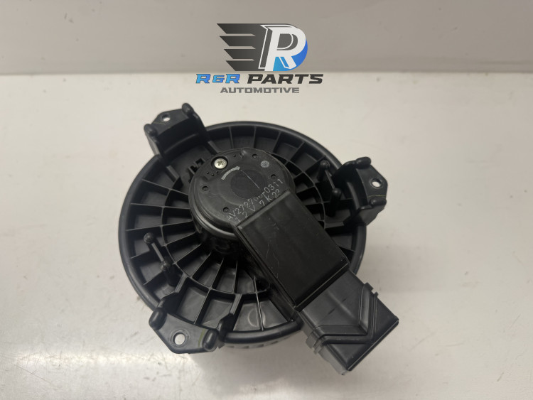 Kachelmotor - Toyota Yaris (P13) / Suzuki Swift III - OEM: 7415062JA0