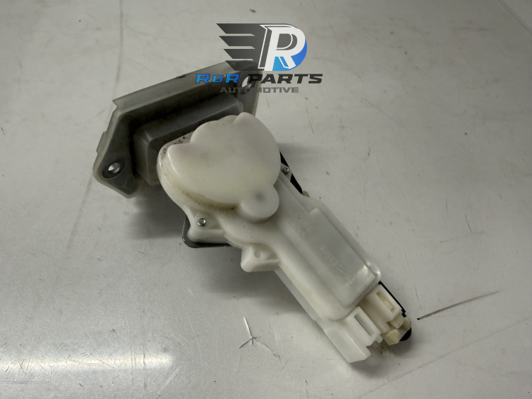 Slotmechaniek achterklep - Suzuki Swift III / SX4 - OEM: 8251063J00