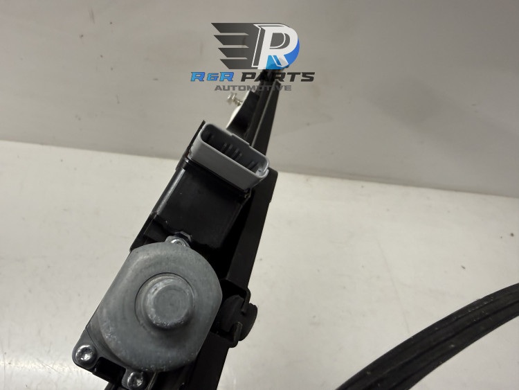 Raammechaniek links voor - Met motor - (Peugeot 208 II) - OEM: 9829043680